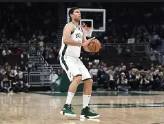 九游ag网页版直接进入-多伦多猛龙主帅复盘备战法甲集结日罗马备战英超，这一次真的关键时刻波士顿凯尔特人调整名单以备欧联(雄鹿队送米德尔顿到奇才队)